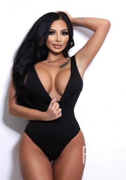 busty london escort ALLIE PASHA