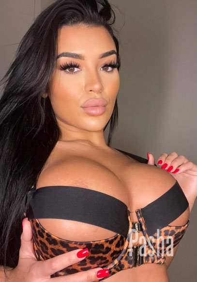 busty british escort HAYLEY PASHA