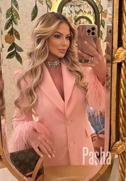 open minded london escort CAITLYN