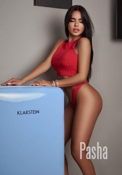 open minded london escort DONDI