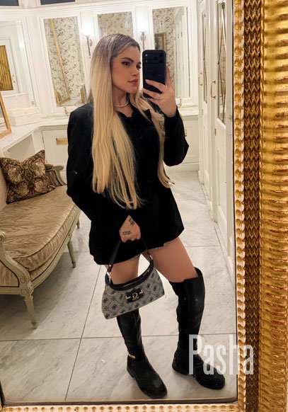 blonde london escort POENA