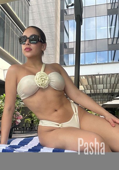 open minded london escort RUXANDRA